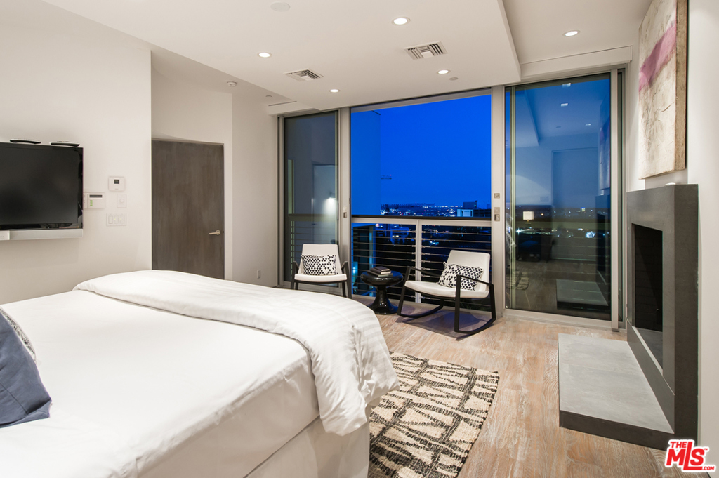 Residential Lease for rent at 1352 Miller Drive, Los Angeles CA featuring 4 beds and 5 baths