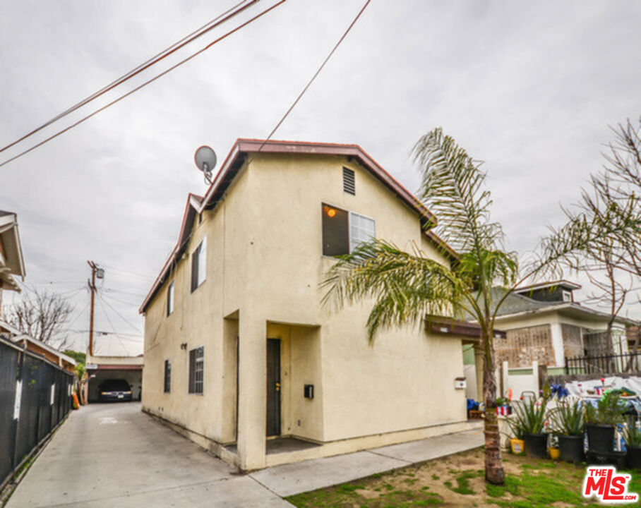 Residential Income for sale at , Los Angeles CA featuring 6 beds and 4 baths