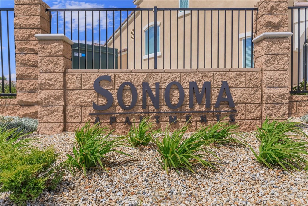 Residential Lease for rent at 16850 Muscatel, Hesperia CA featuring 2 beds and 2 baths