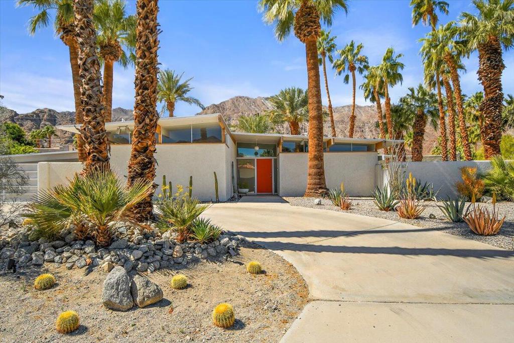 Residential Lease for rent at 53167 Avenida Diaz, La Quinta CA featuring 3 beds and 2 baths