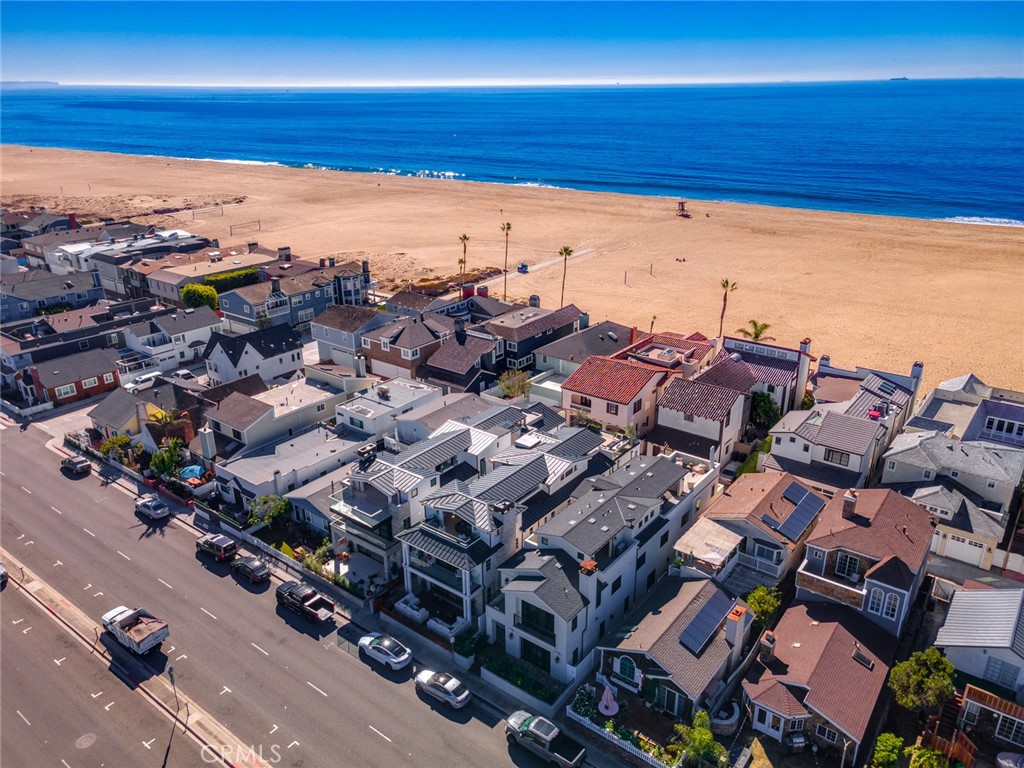 Residential Lease for rent at 1025 W Balboa Boulevard, Newport Beach CA featuring 5 beds and 7 baths