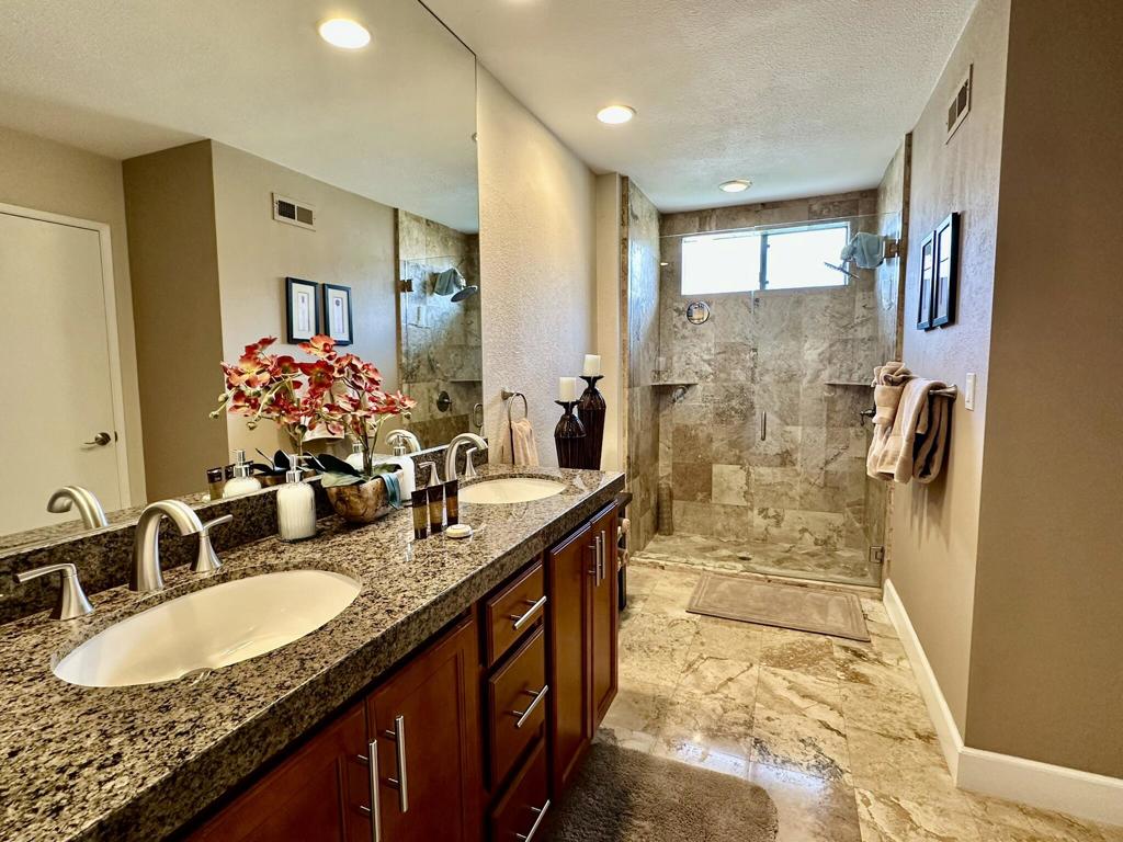 Residential Lease for rent at 126 Castellana W, Palm Desert CA featuring 2 beds and 2 baths