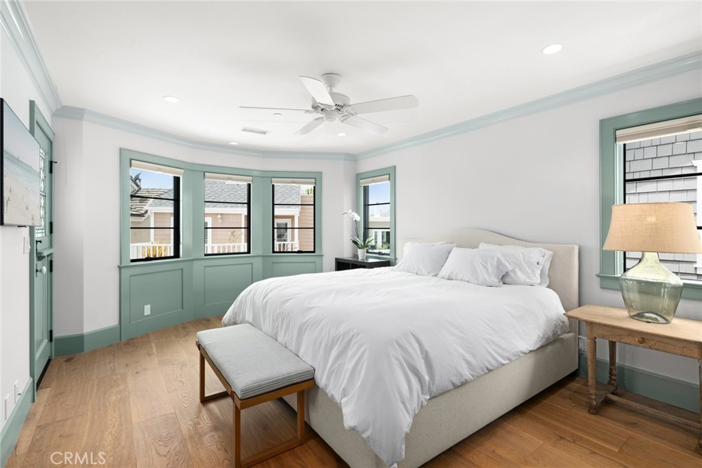 Residential Lease for rent at 225 E Bay Front, Newport Beach CA featuring 4 beds and 5 baths