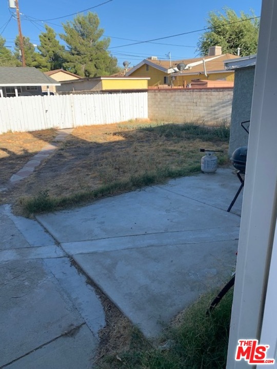 Residential Income for sale at 44606 Date Avenue, Lancaster CA featuring 5 beds and 2 baths