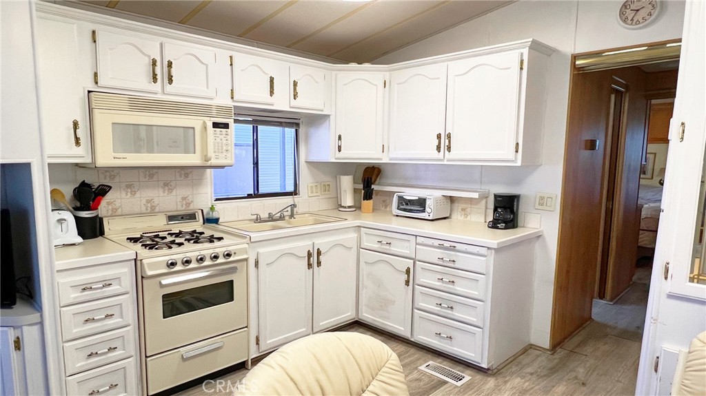 Manufactured In Park for sale at 69801 Ramon Road 80, Cathedral City CA featuring 1 bed and 1 bath