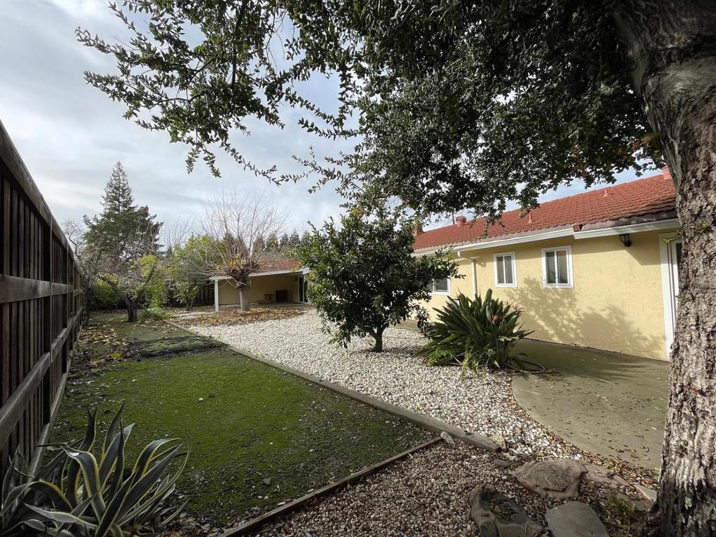 Residential Lease for rent at 185 Calle Nogales, Walnut Creek CA featuring 4 beds and 2 baths