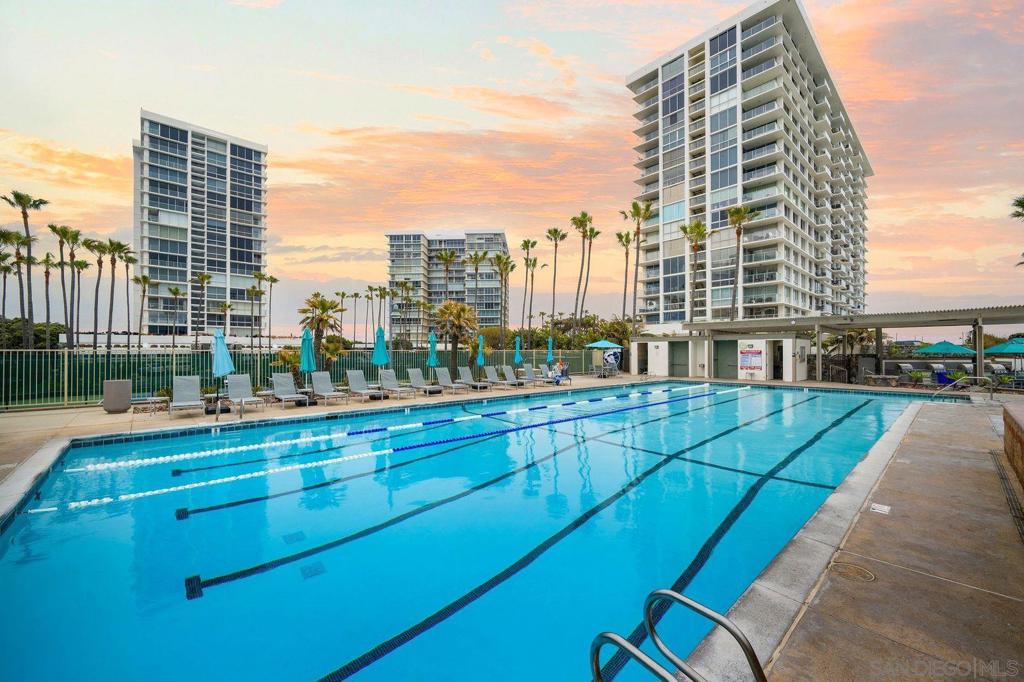 Residential Lease for rent at 1780 Avenida Del Mundo 1508, Coronado CA featuring 2 beds and 1 bath