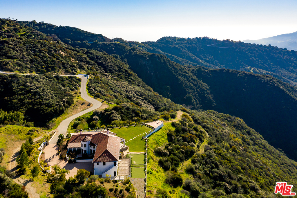 Residential Lease for rent at 24573 PIUMA Road, Malibu CA featuring 7 beds and 7 baths