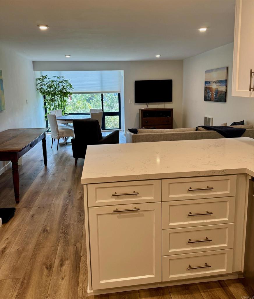 Residential Lease for rent at 1552 Camino Del Mar 401, Del Mar CA featuring 1 bed and 2 baths