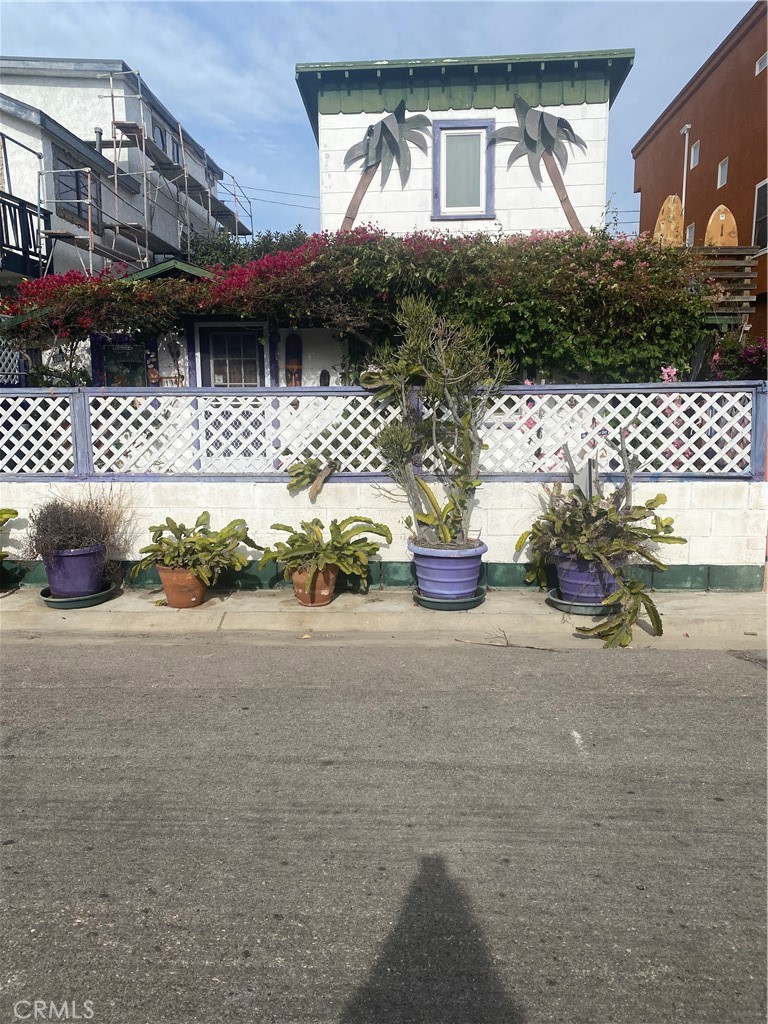 Residential for sale at 133 Santa Paula Avenue, Oxnard CA featuring 2 beds and 1 bath