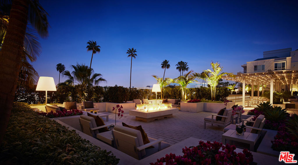 Residential Lease for rent at 155 N Crescent Drive 1BRPH, Beverly Hills CA featuring 1 bed and 2 baths