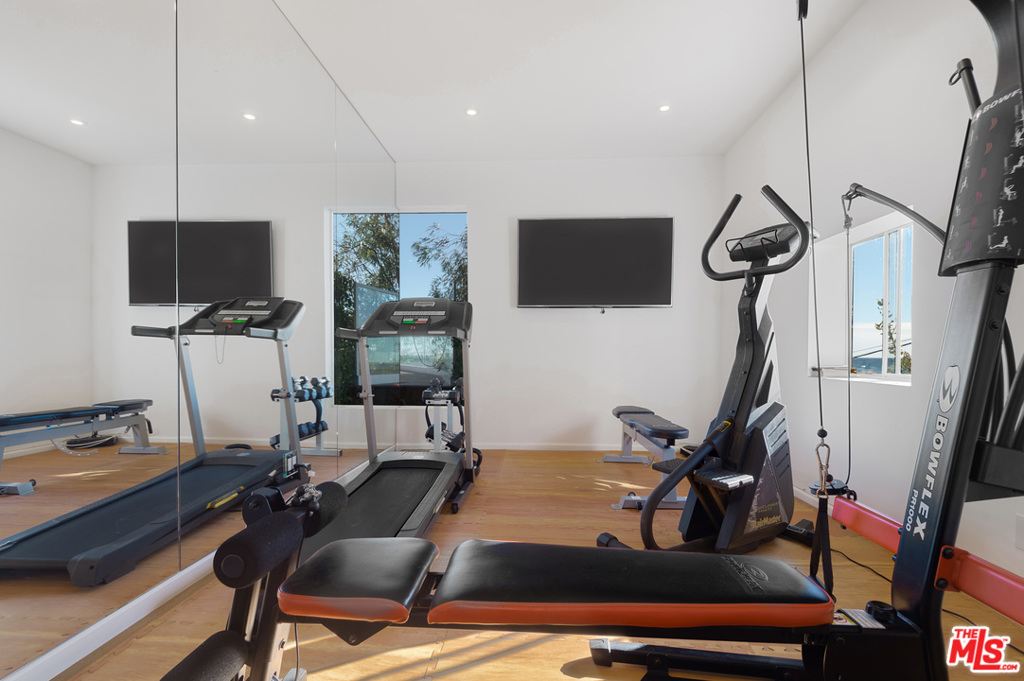 Residential Lease for rent at 20747 Pacific Coast Highway 14, Malibu CA featuring 1 bed and 1 bath