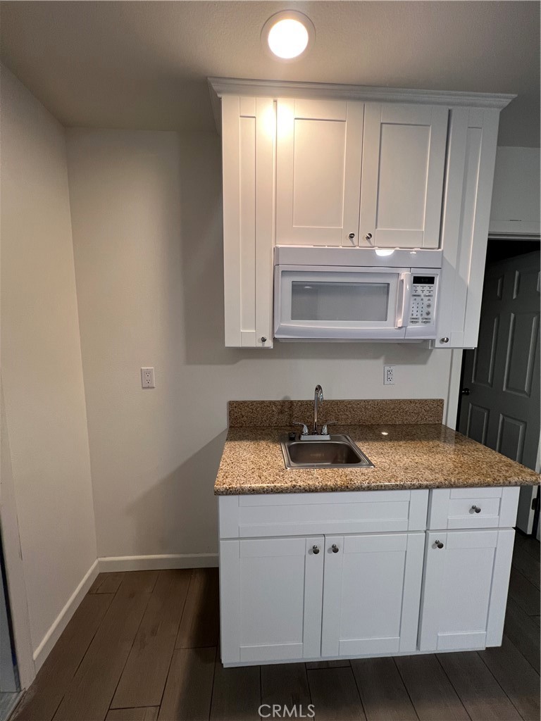 Residential Lease for rent at 16976 Martin Avenue 3-B, Fontana CA featuring 2 beds and 1 bath