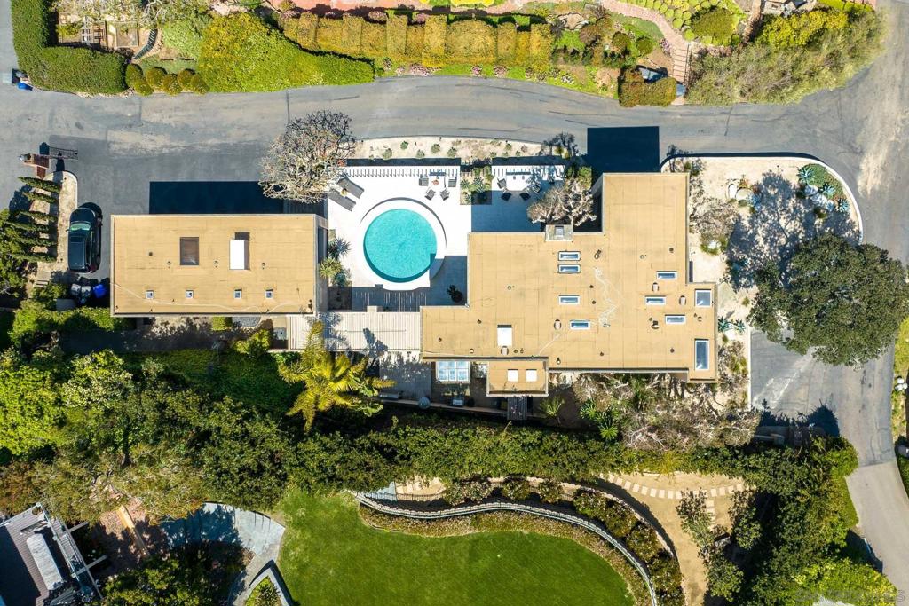 Residential Lease for rent at 7863 E Roseland, La Jolla, San Diego County CA featuring 4 beds and 5 baths