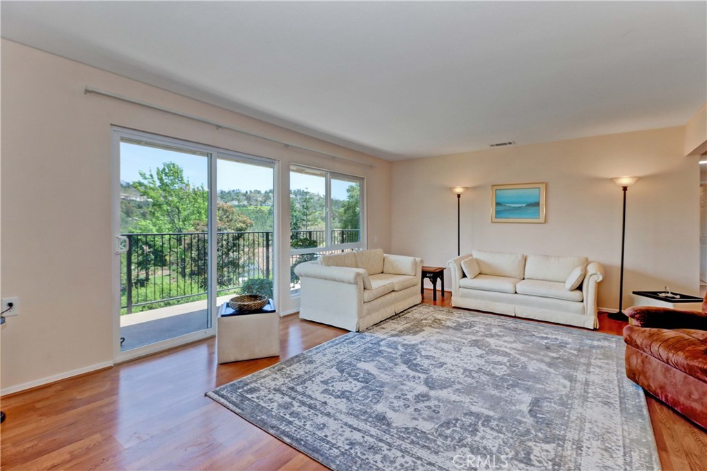 Residential Lease for rent at 3249 San Amadeo O, Laguna Woods CA featuring 2 beds and 2 baths