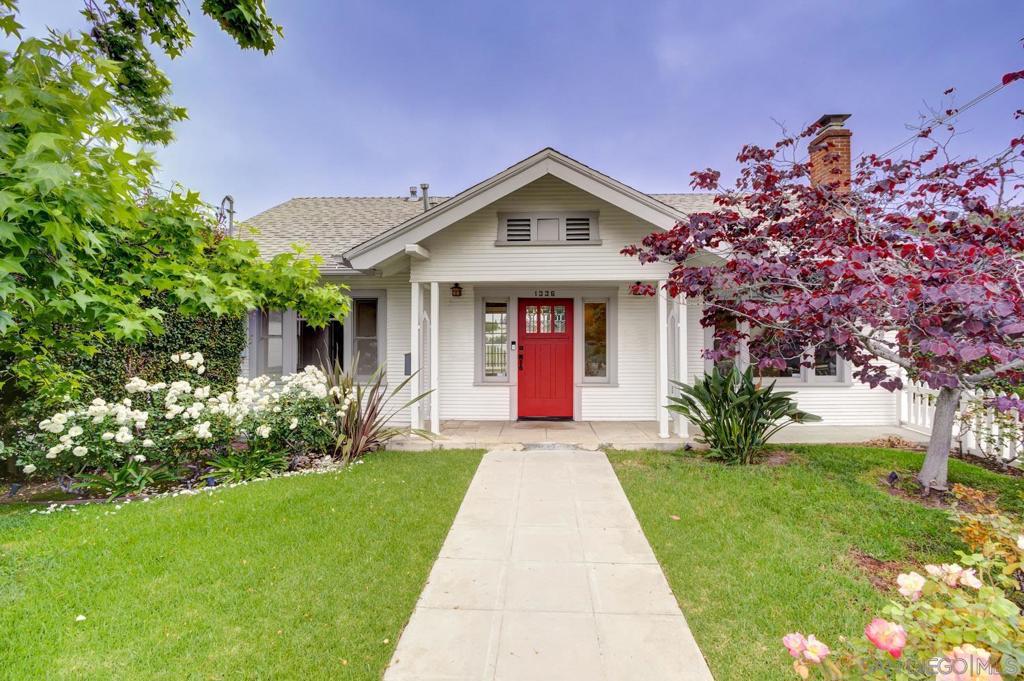 Residential Lease for rent at 1336 Bush St (Lower Unit), San Diego CA featuring 2 beds and 1 bath