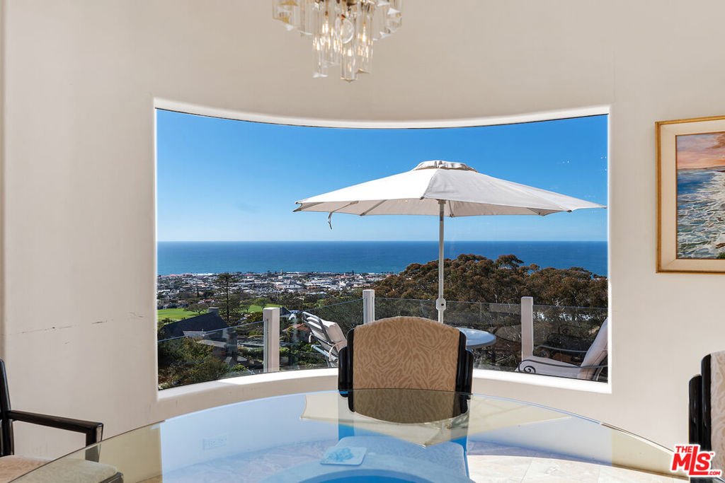 Residential Lease for rent at 7350 Brodiaea Way, La Jolla, San Diego County CA featuring 5 beds and 4 baths