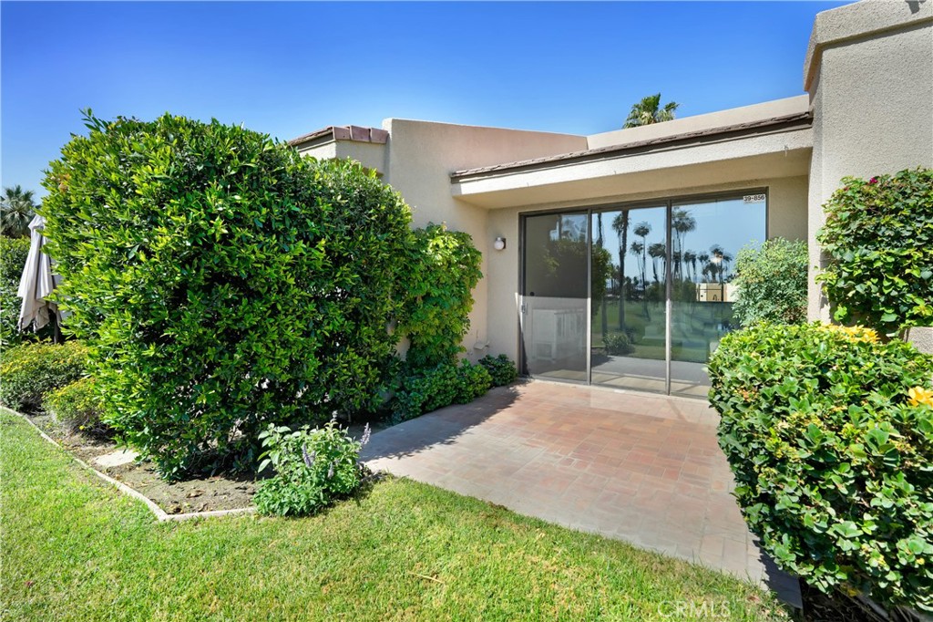Residential Lease for rent at 39856 Narcissus Way, Palm Desert CA featuring 1 bed and 2 baths