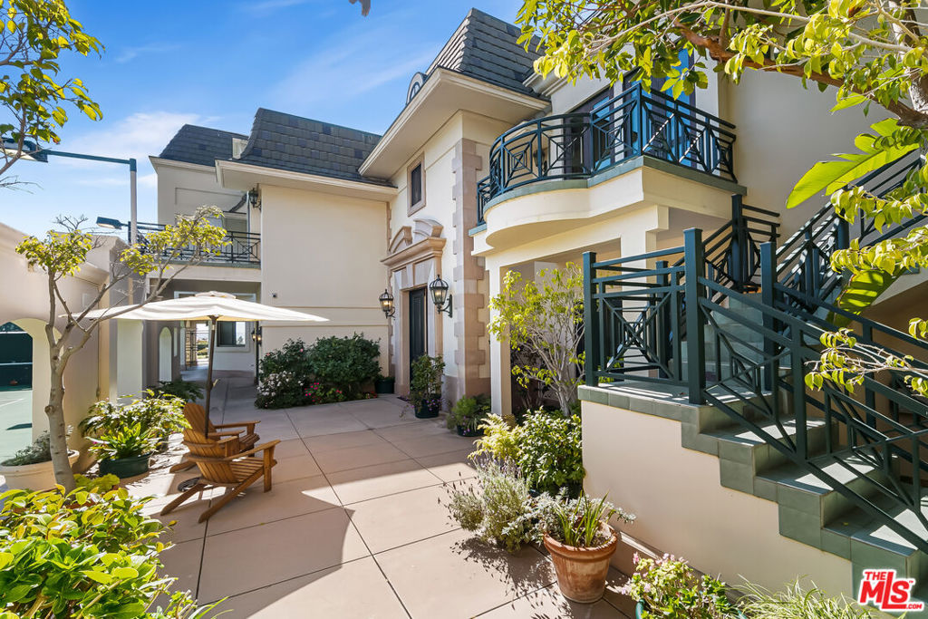 Residential Lease for rent at Broad Beach Road, Malibu CA featuring 7 beds and 9 baths