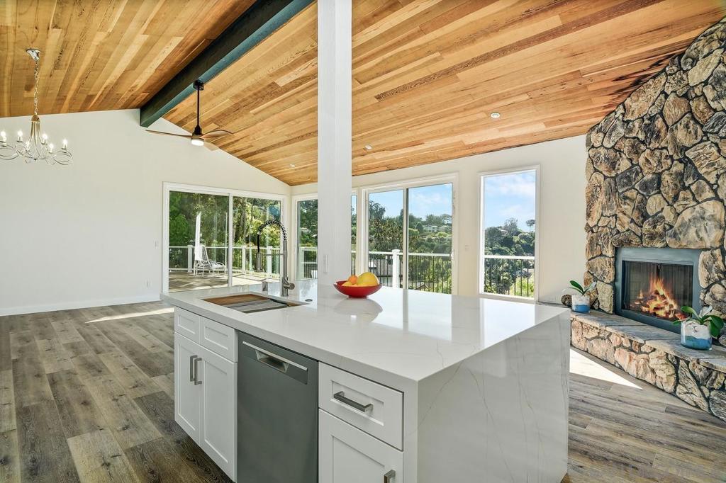 Residential Lease for rent at 1935 Nautilus St, La Jolla, San Diego County CA featuring 3 beds and 4 baths