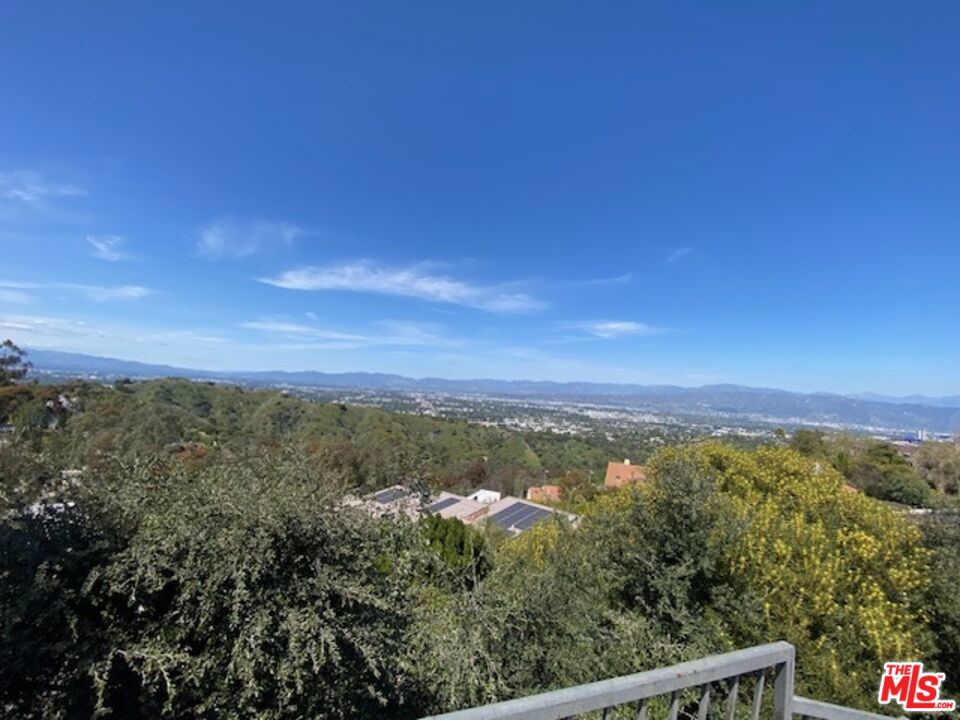 Residential Lease for rent at 12021 Talus Place, Beverly Hills CA featuring 4 beds and 5 baths