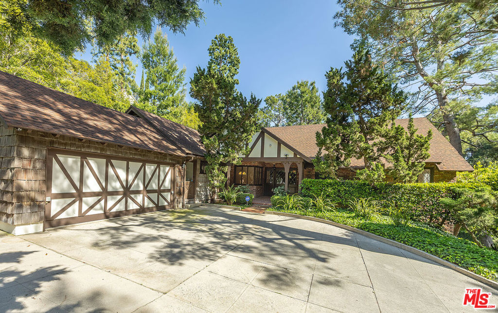 Residential for sale at 1116 Calle Vista Drive, Beverly Hills CA featuring 3 beds and 3 baths