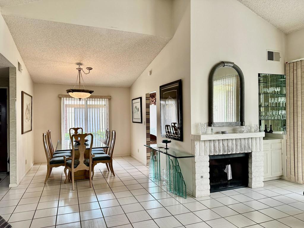 Residential Lease for rent at 173 Gran Via, Palm Desert CA featuring 2 beds and 2 baths