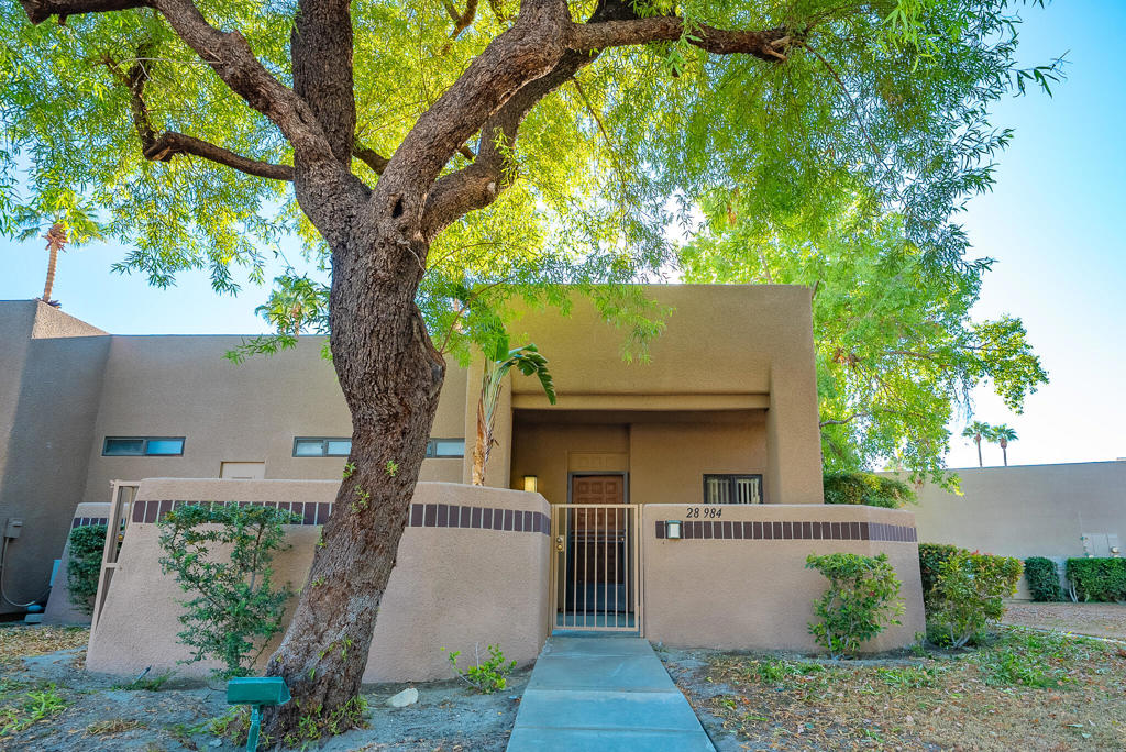 Residential Lease for rent at 28984 Desert Princess Drive 702, Cathedral City CA featuring 1 bed and 2 baths