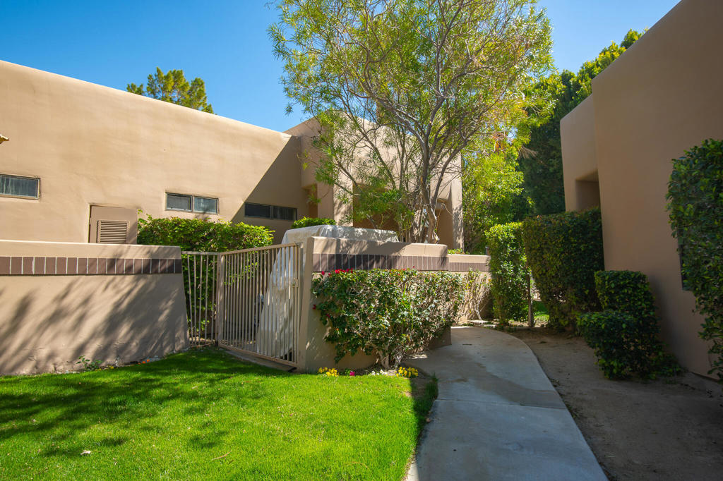 Residential Lease for rent at 67328 Cumbres Court 702, Cathedral City CA featuring 1 bed and 2 baths