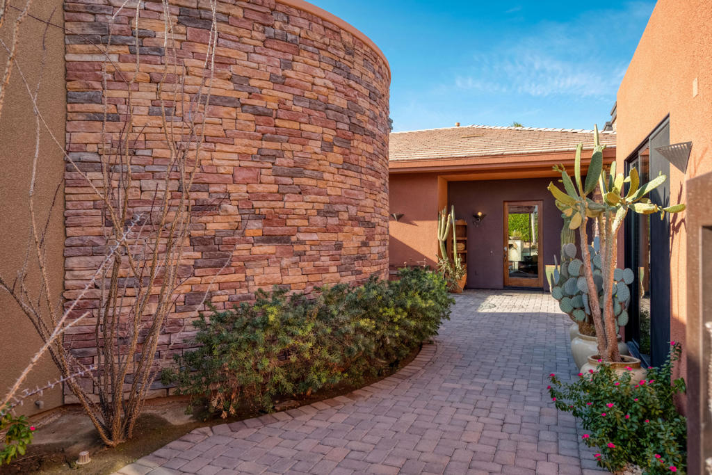 Residential Lease for rent at 50055 Via Puente, La Quinta CA featuring 4 beds and 5 baths