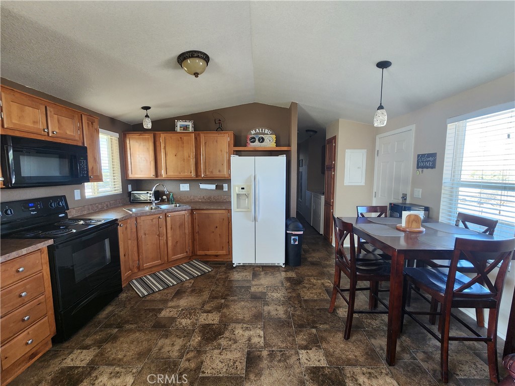 Manufactured In Park for sale at 36500 Hwy 95 H2, Blythe CA featuring 3 beds and 2 baths