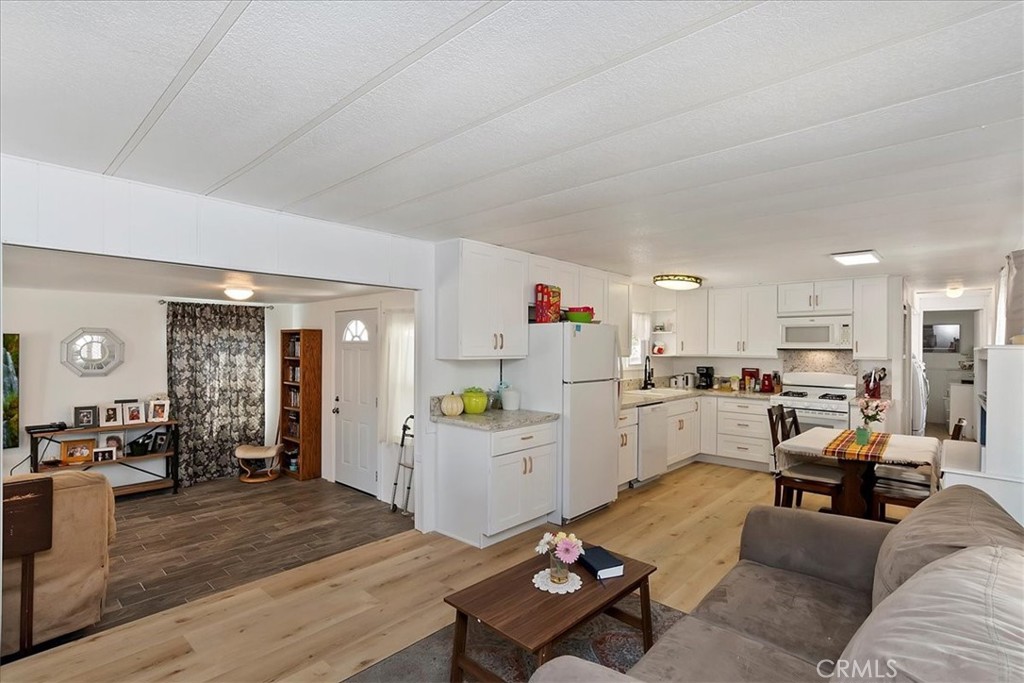 Manufactured In Park for sale at 15500 Bubbling Wells Road 190, Desert Hot Springs CA featuring 2 beds and 2 baths