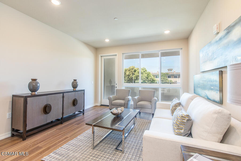 Residential Lease for rent at 77 Conejo School Road 217, Thousand Oaks CA featuring 1 bed and 1 bath