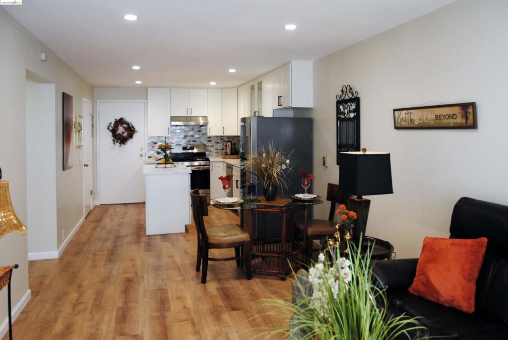 Residential for sale at 625 Madison St 107, Oakland CA featuring 1 bed and 1 bath