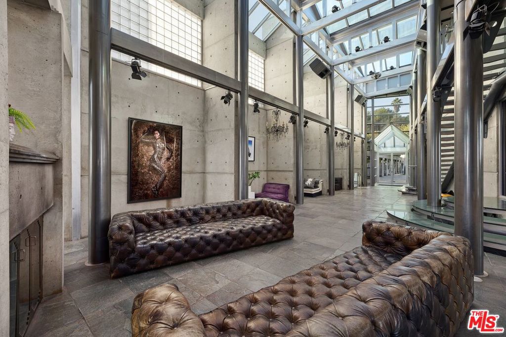 Residential Lease for rent at 2260 Sunset Plaza Drive, Los Angeles CA featuring 7 beds and 9 baths