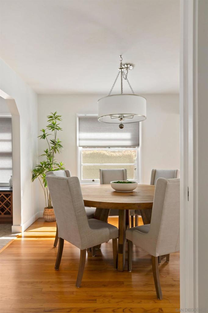 Residential Lease for rent at 5673 La Jolla Hermosa, La Jolla, San Diego County CA featuring 3 beds and 2 baths