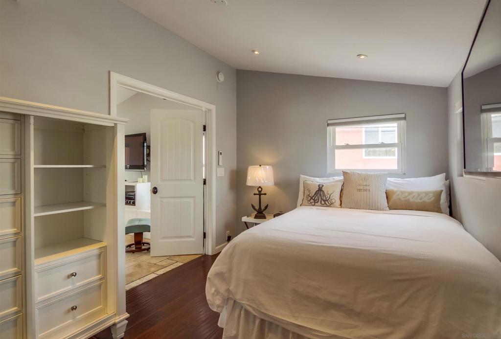 Residential Lease for rent at 2715 Strand Way, San Diego CA featuring 1 bed and 1 bath