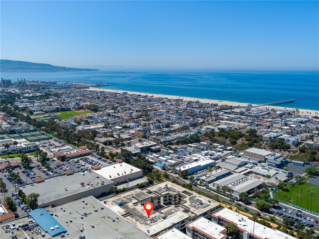 Residential for sale at 1600 Ardmore Avenue 320, Hermosa Beach CA featuring 1 bed and 1 bath