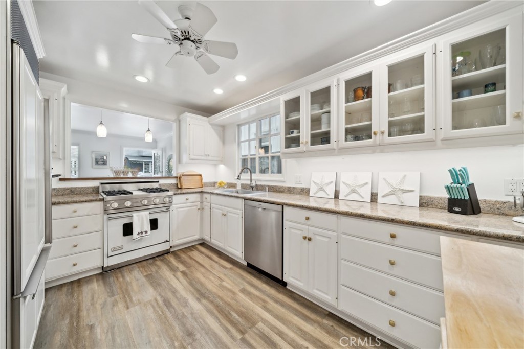 Residential Lease for rent at 117 Amethyst Avenue, Newport Beach CA featuring 3 beds and 2 baths