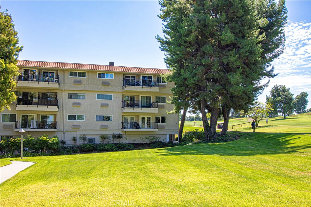 Residential Lease for rent at 2391 Via Mariposa W 3A, Laguna Woods CA featuring 3 beds and 3 baths