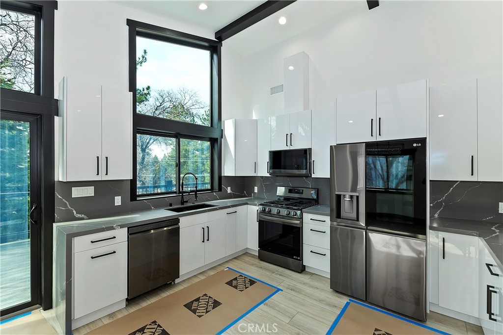 Residential for sale at 556 Lucerne Drive, Big Bear Lake CA featuring 3 beds and 4 baths