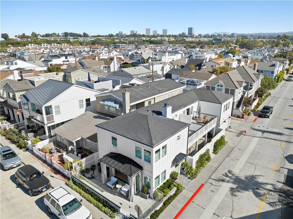 Residential Lease for rent at 300 Coral Avenue, Newport Beach CA featuring 3 beds and 3 baths