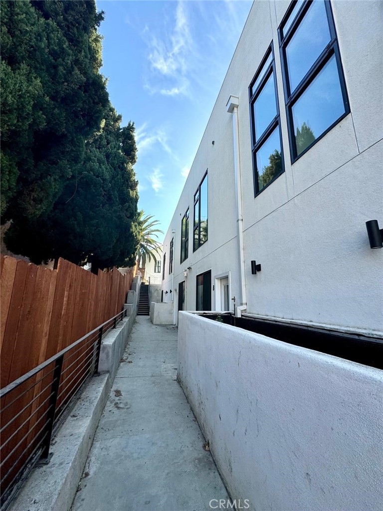 Residential Lease for rent at 1244 Innes Avenue D, Los Angeles, Los Angeles County, CA featuring 5 beds and 4 baths