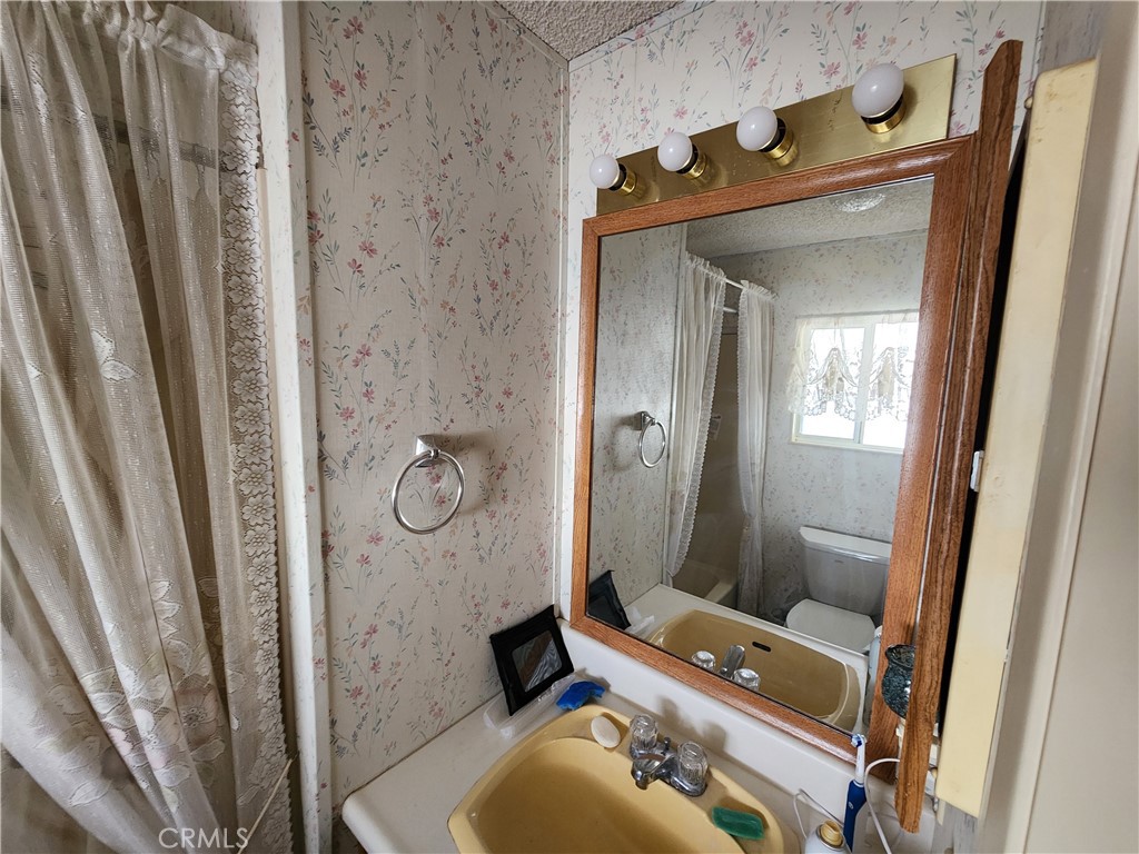 Manufactured In Park for sale at 164 Willow Parkway, Oroville CA featuring 2 beds and 2 baths