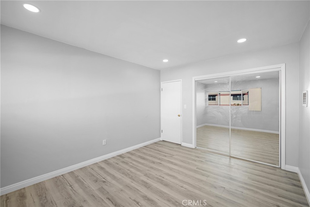 Residential Lease for rent at 208 E Chevy Chase Drive 12, Glendale CA featuring 2 beds and 1 bath