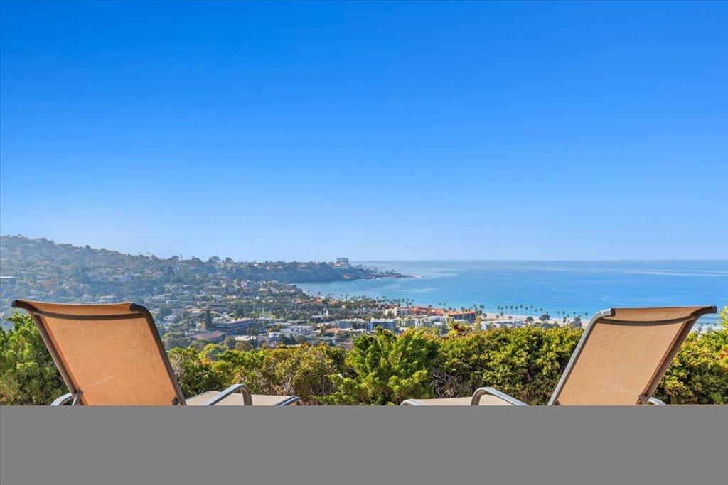 Residential Lease for rent at 8294 Prestwick Dr, La Jolla, San Diego County CA featuring 4 beds and 4 baths