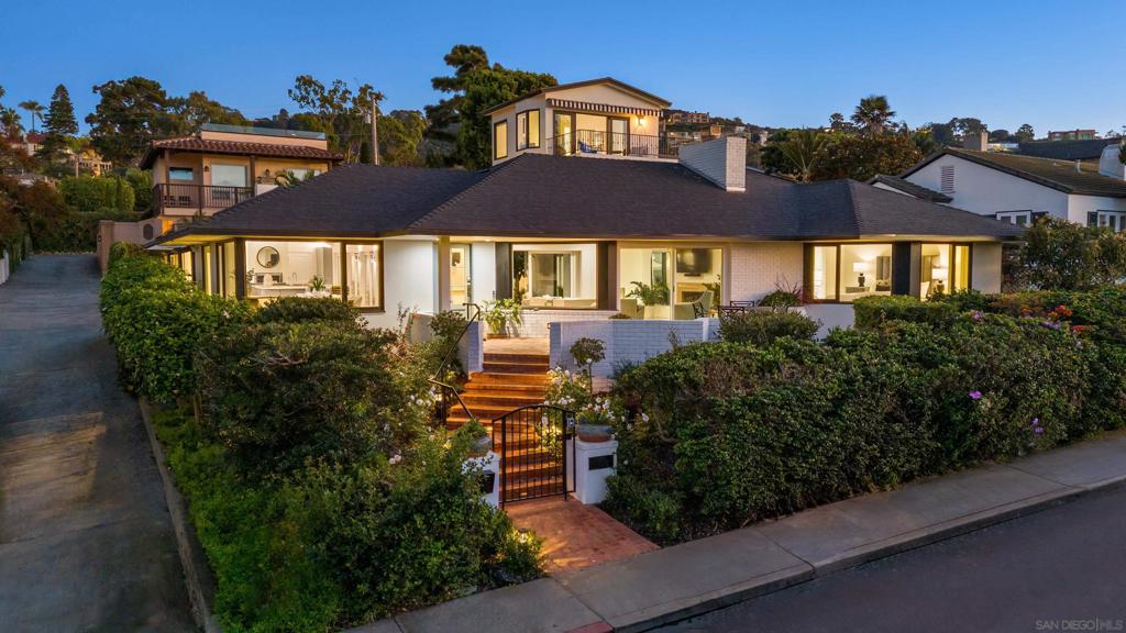 Residential Lease for rent at 1835 Spindrift Drive, La Jolla, San Diego County CA featuring 4 beds and 5 baths