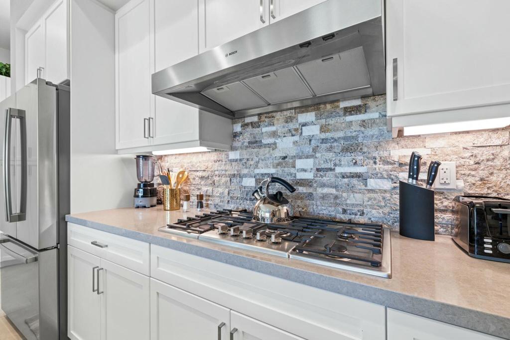 Residential Lease for rent at 302 Retreat Circle, Palm Desert CA featuring 3 beds and 3 baths