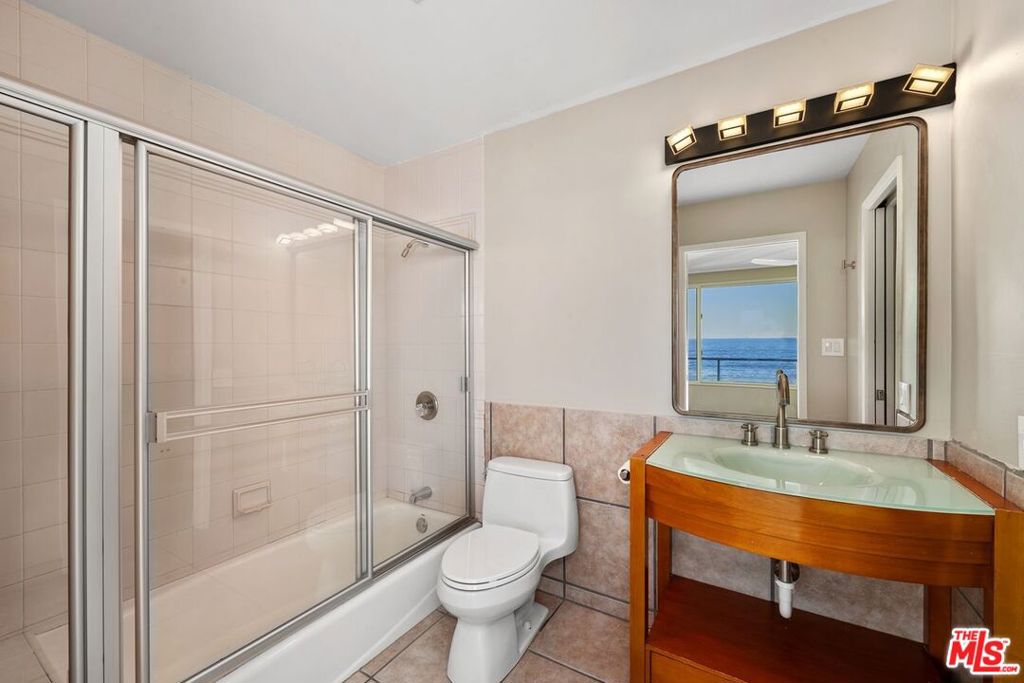 Residential Lease for rent at 20006 Pacific Coast Highway B, Malibu CA featuring 2 beds and 2 baths