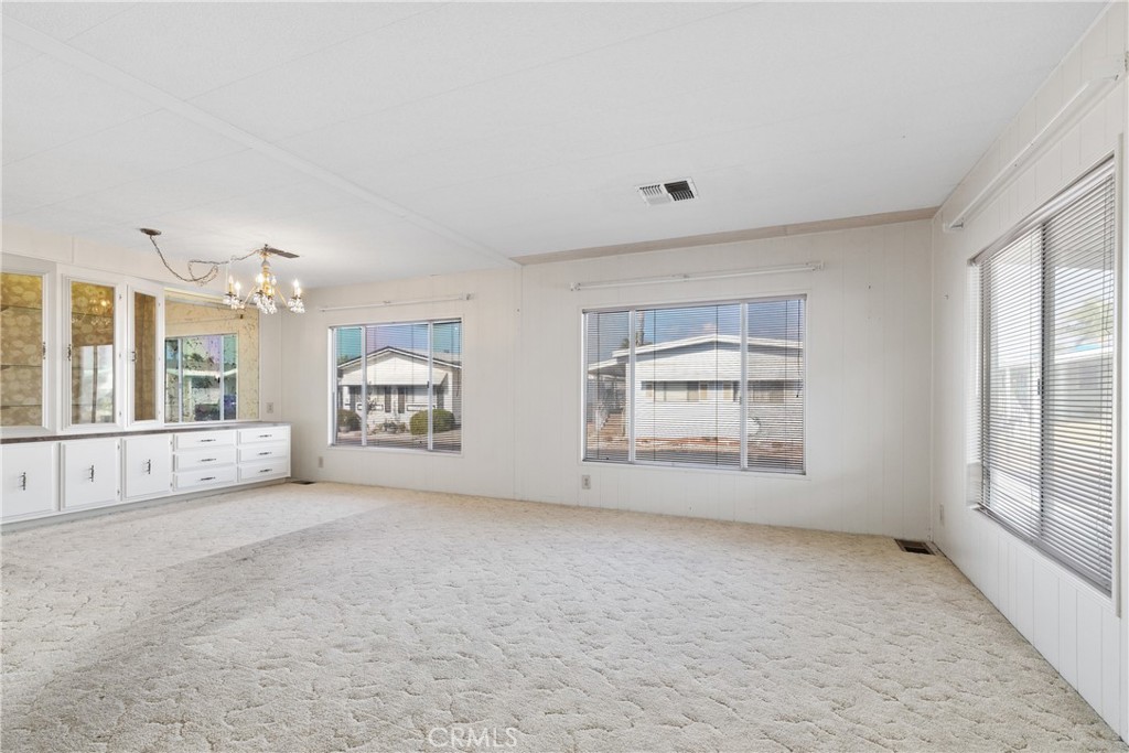 Manufactured In Park for sale at 1525 W Oakland Avenue 62, Hemet CA featuring 2 beds and 2 baths